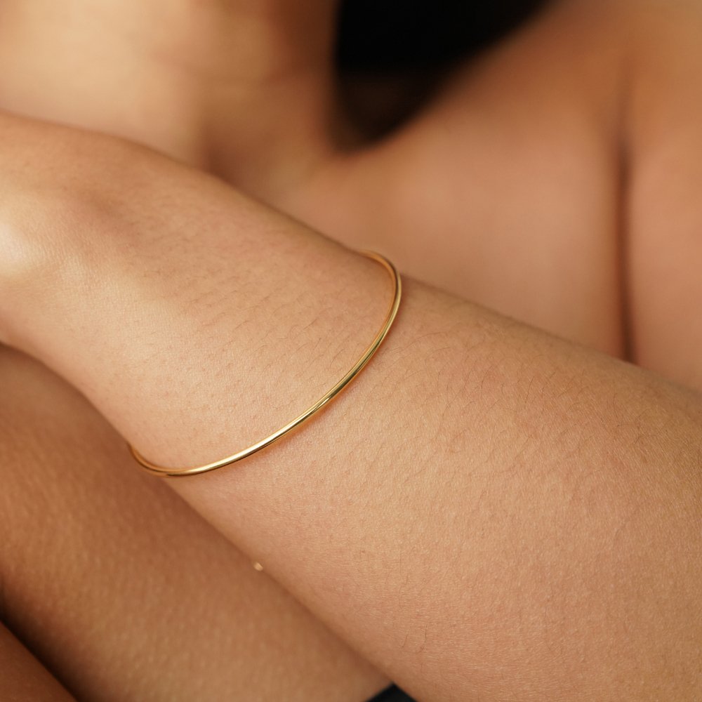 Luminous Sleek Gold Cuff – FIORENE