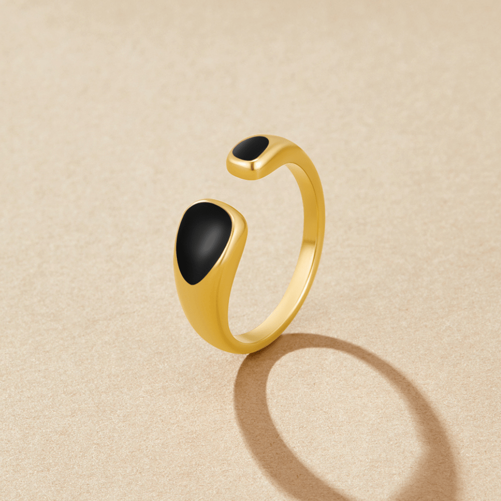 Onyx Drop Ring – FIORENE