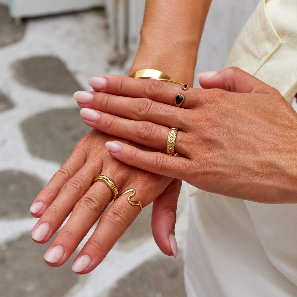 Onyx Drop Ring – FIORENE