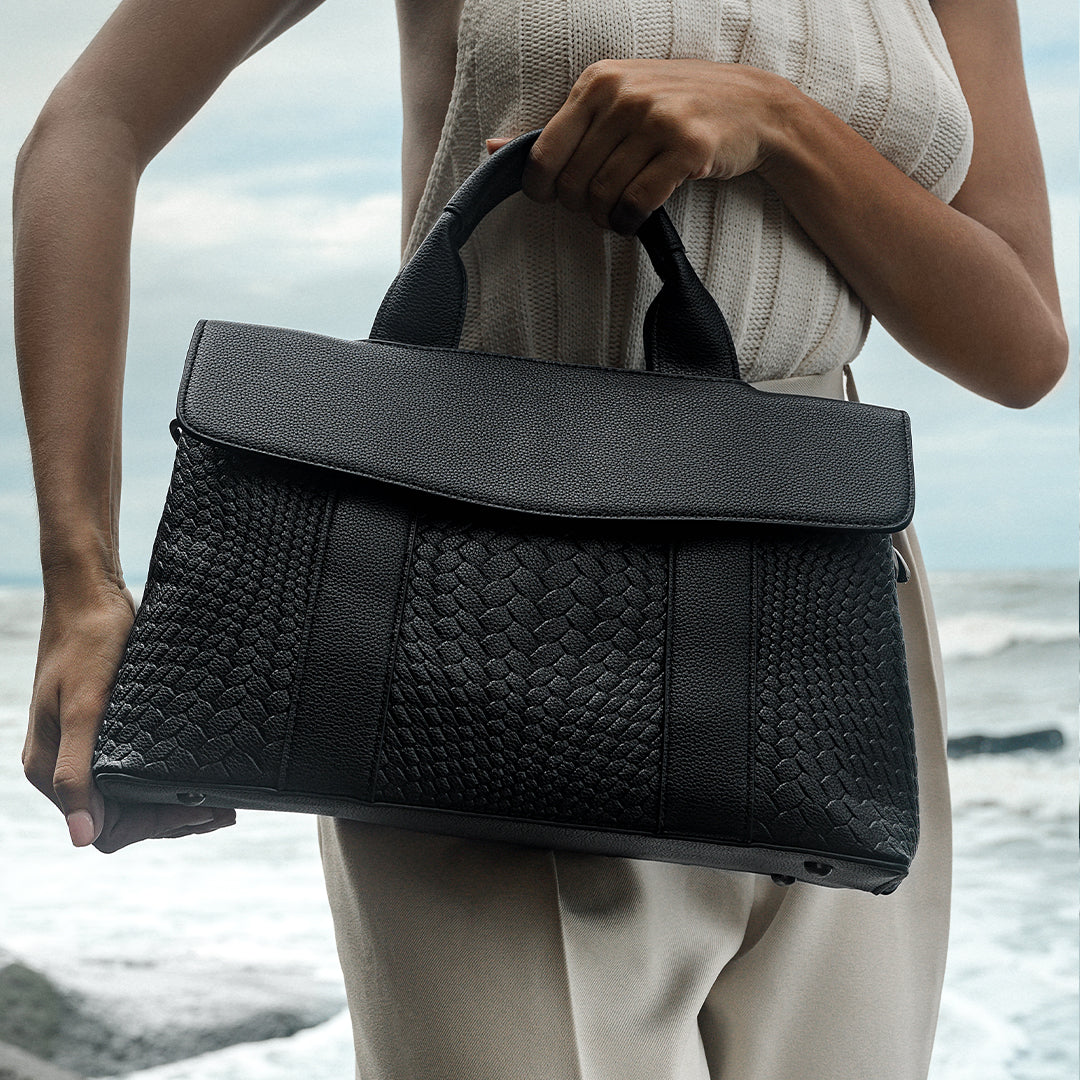 Noir Authority Tote Bag – FIORENE
