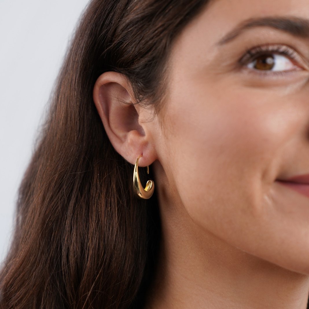 Gilded Crescent Shell Earring – FIORENE