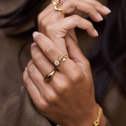 Crystal White Blossom Ring – FIORENE