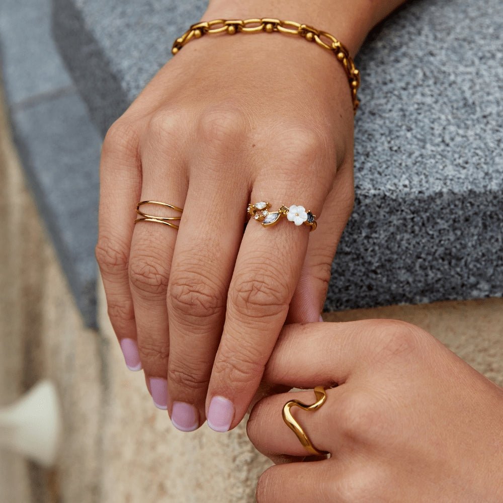 Crystal White Blossom Ring – FIORENE