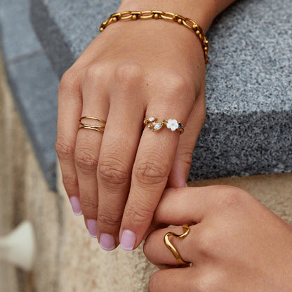 Crystal White Blossom Ring – FIORENE