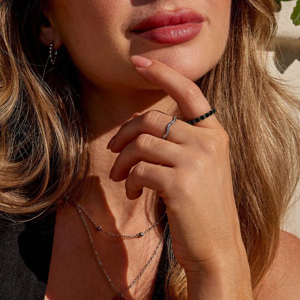 Emerald Eternity Silver Ring – FIORENE