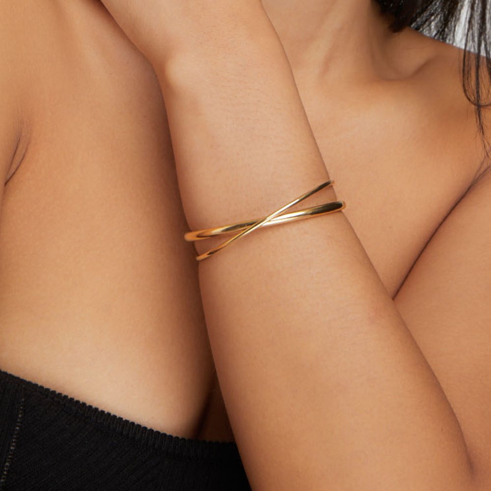 Minimalist Cross-Over Bracelet – FIORENE