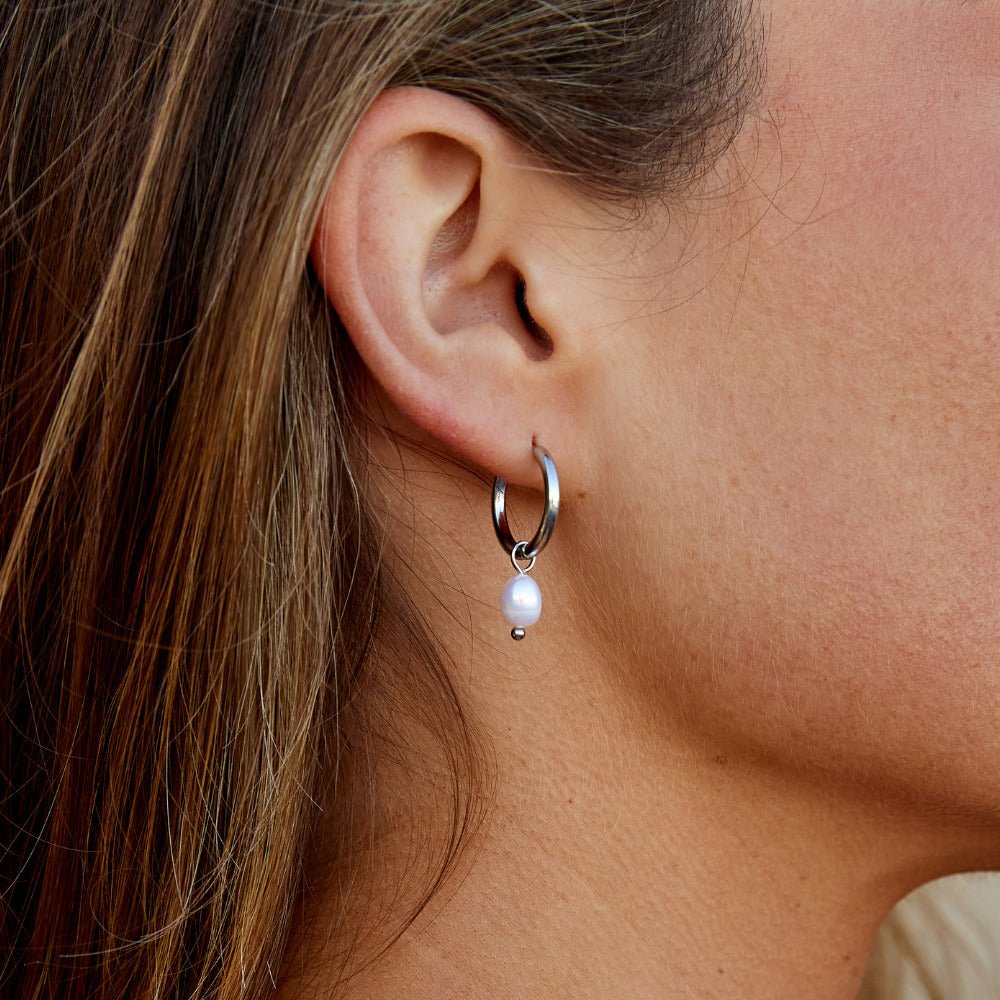 Silver Pearl Huggies – FIORENE