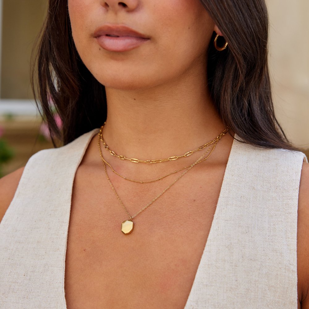 Luminous Geometric Disc Necklace – FIORENE