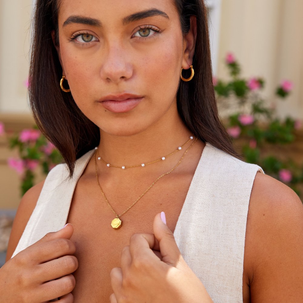 Luminous Geometric Disc Necklace – FIORENE