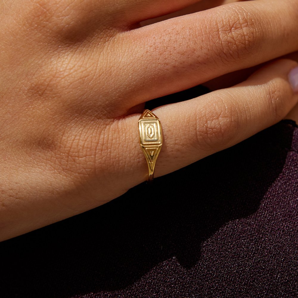 Gilded Linear Engraved Ring – FIORENE