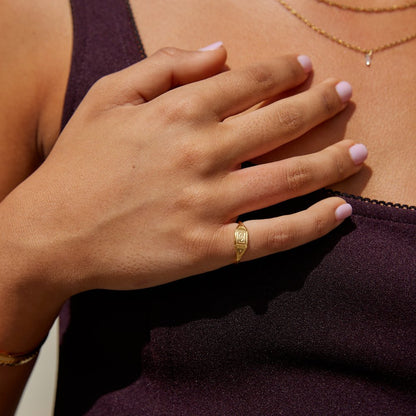 Gilded Linear Engraved Ring – FIORENE