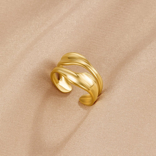 Golden Fluid Wave Ring – FIORENE