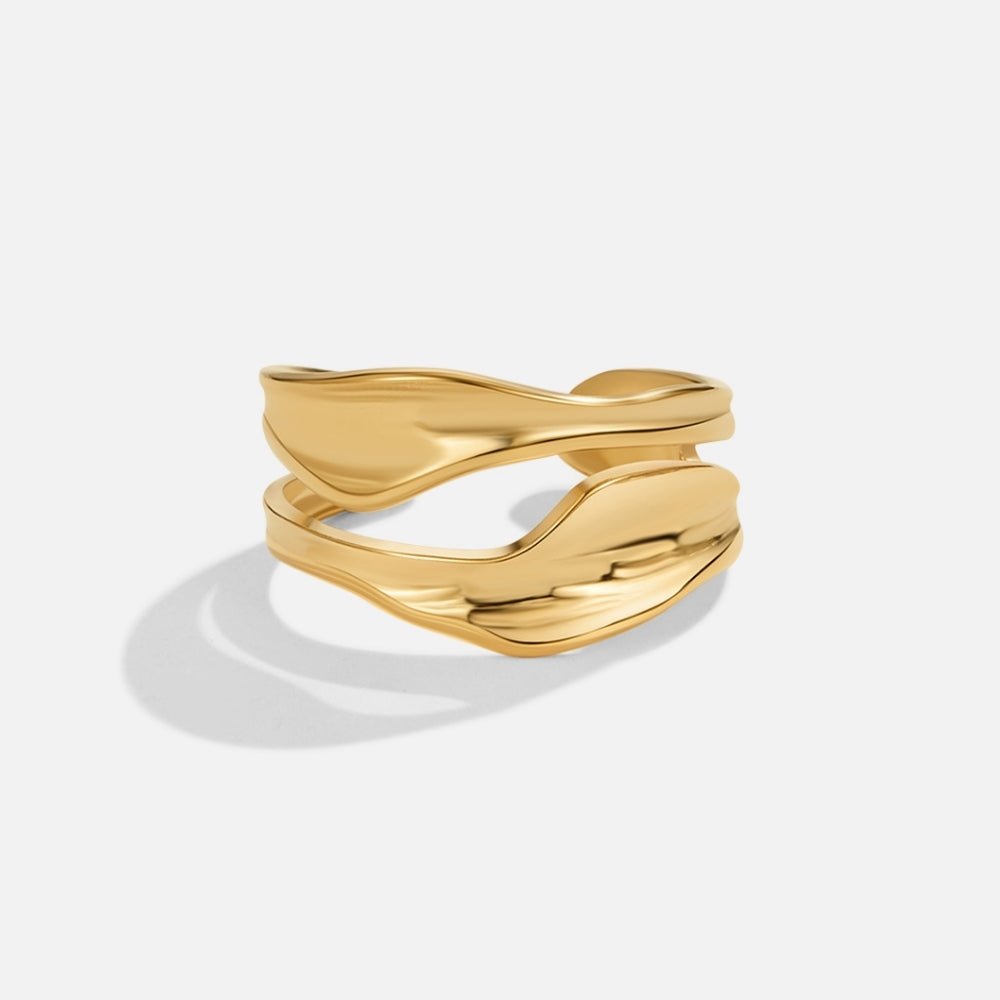 Golden Fluid Wave Ring – FIORENE