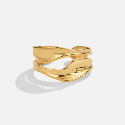 Golden Fluid Wave Ring – FIORENE