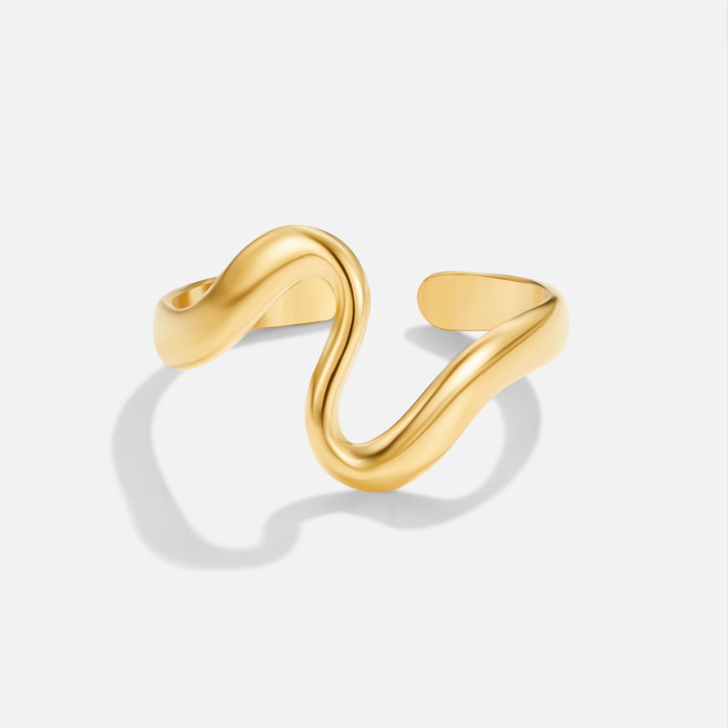Radiant Gilded Wavy Contour Ring – FIORENE