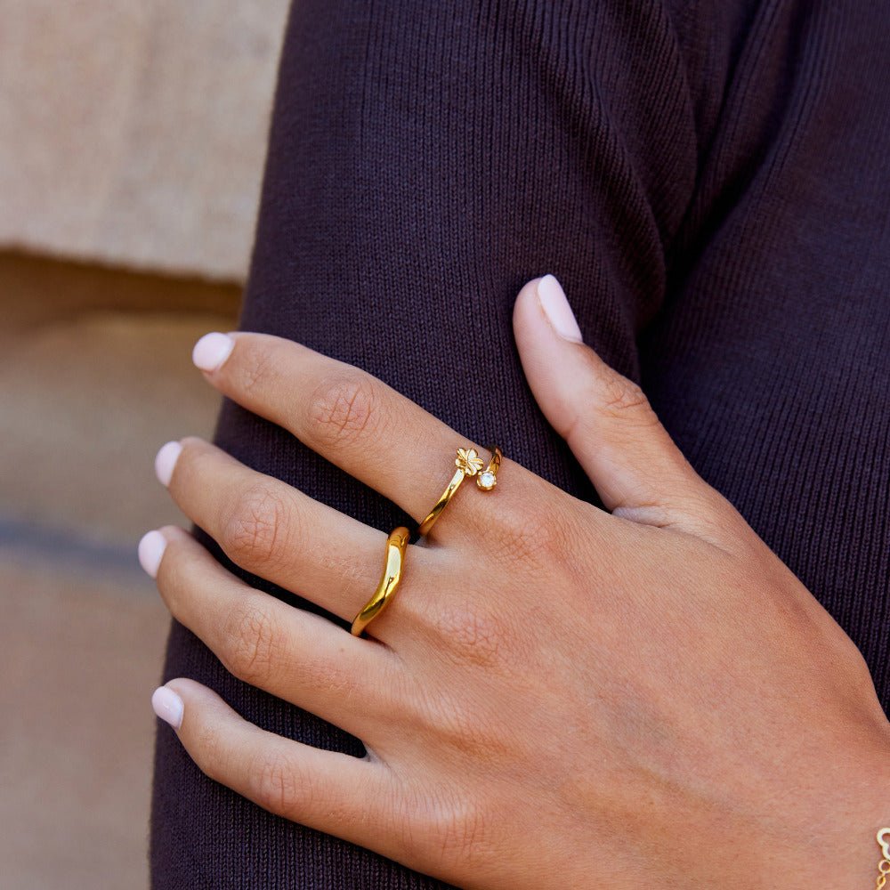 Golden Petal Ring – FIORENE