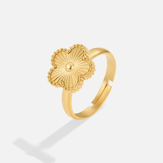 Noble Radiant Clover Ring – FIORENE