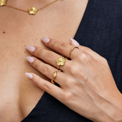 Noble Radiant Clover Ring – FIORENE