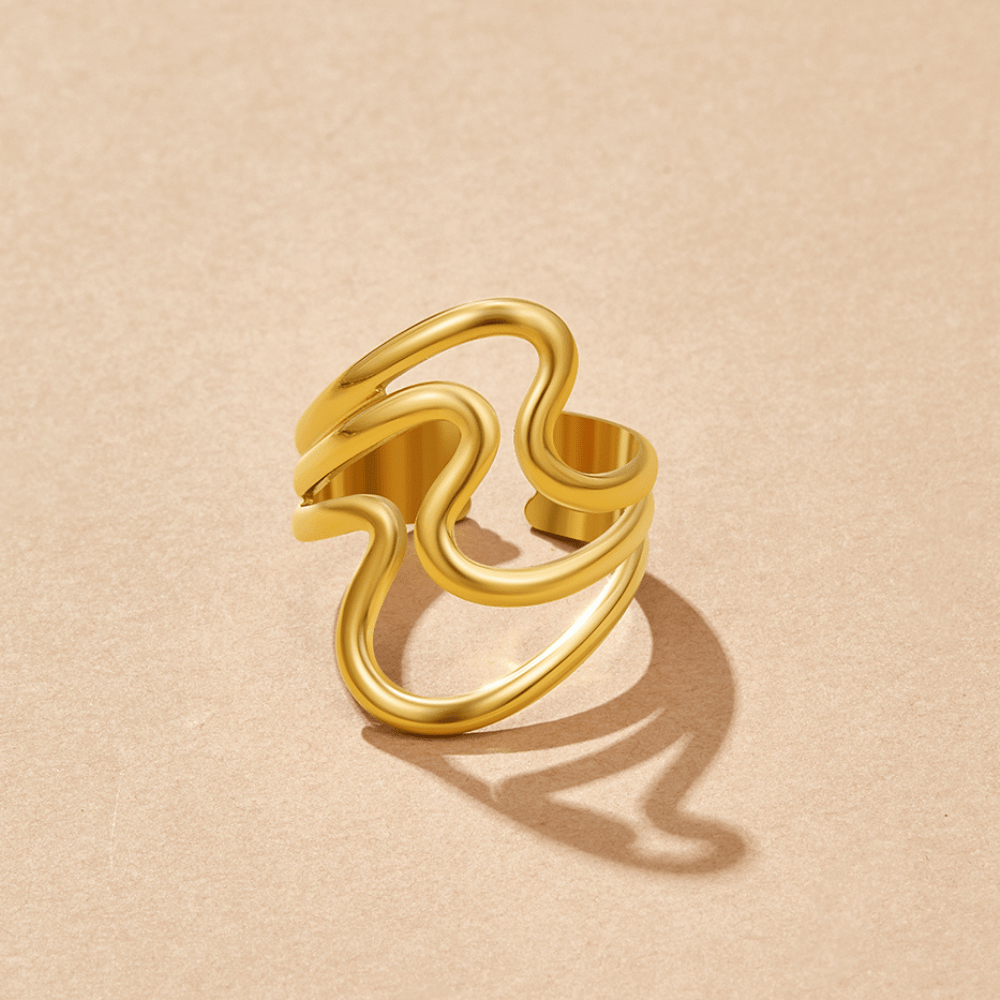 Golden Fluid Silhouette Ring – FIORENE