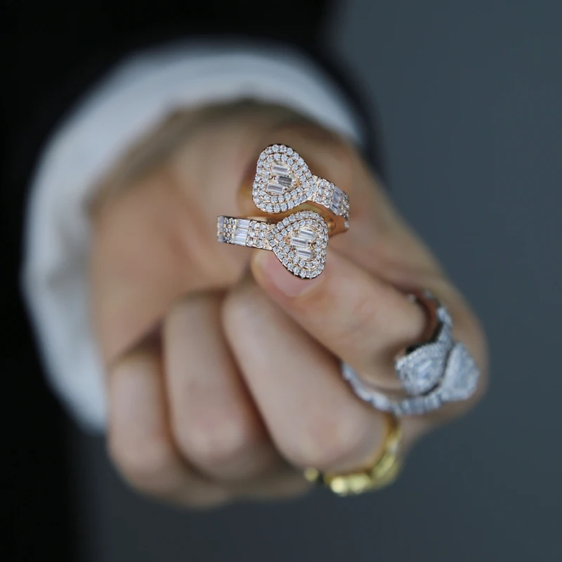 Golden Heart Baguette Ring – FIORENE