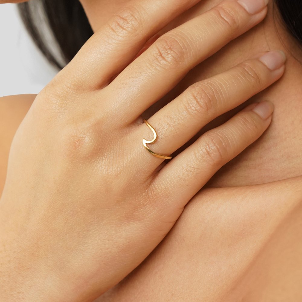 Golden Satin Ripple Ring – FIORENE