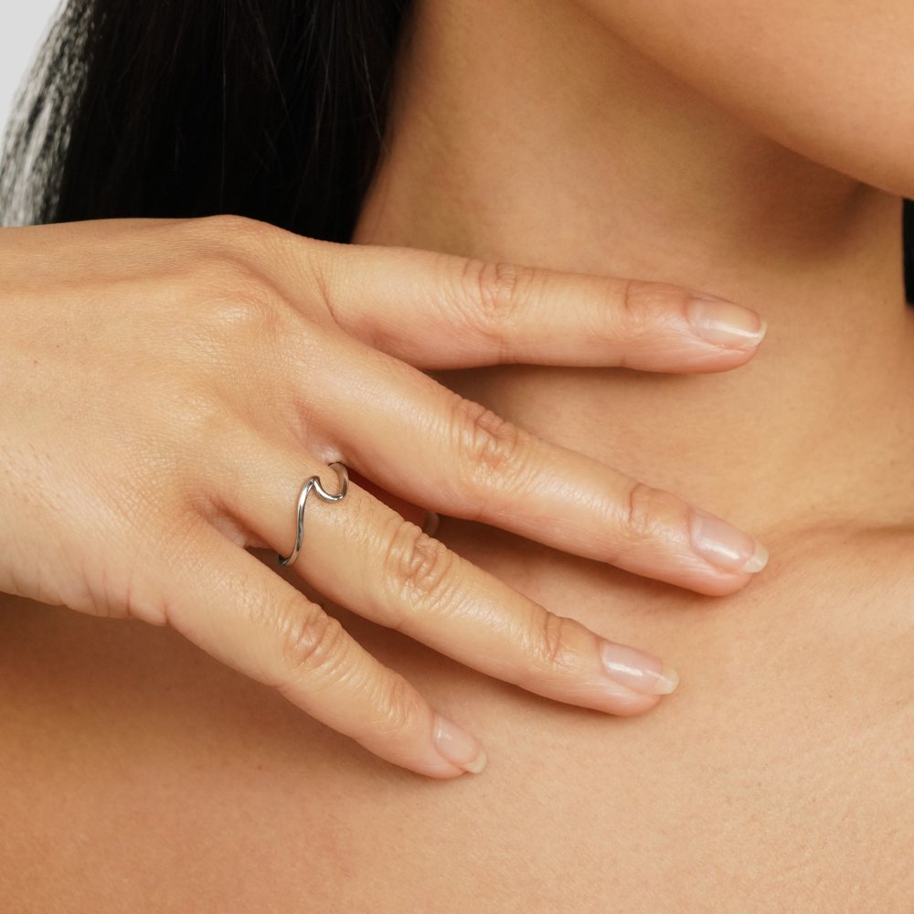 Silver Fluid Contour Ring – FIORENE