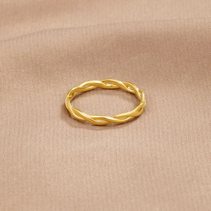 Luminous Golden Twisted Vine Ring – FIORENE