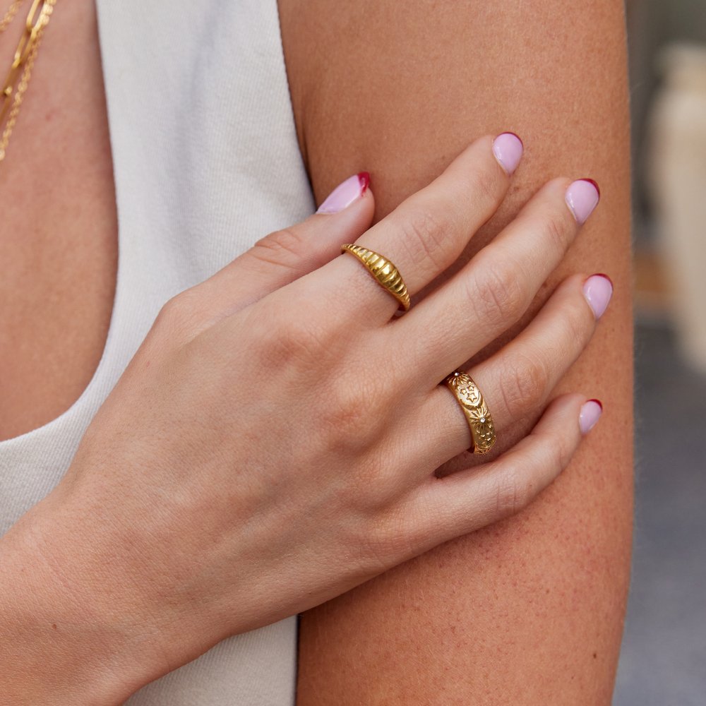 Polished Tapered Gilded Ring – FIORENE