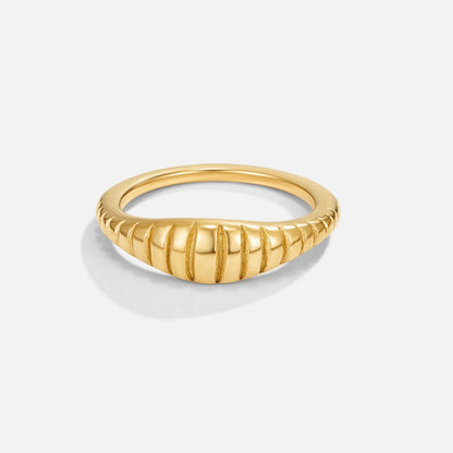 Polished Tapered Gilded Ring – FIORENE