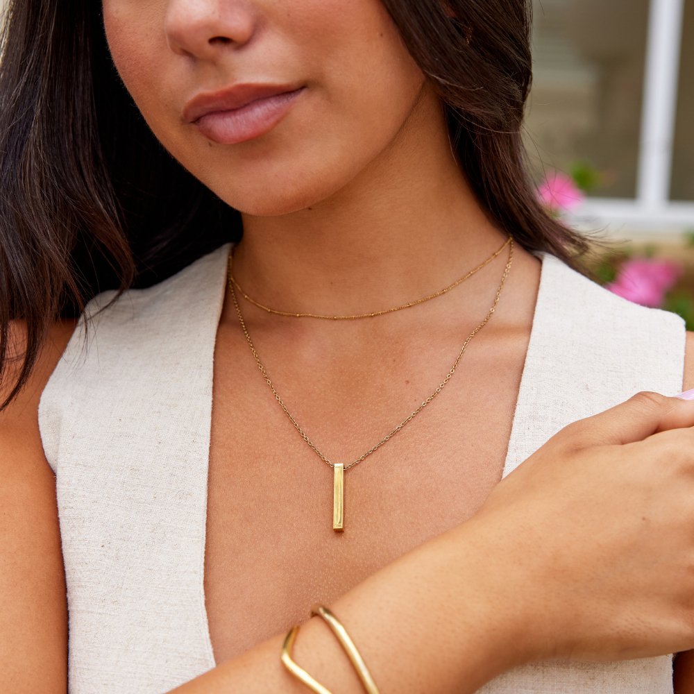 Golden Bar Necklace – FIORENE