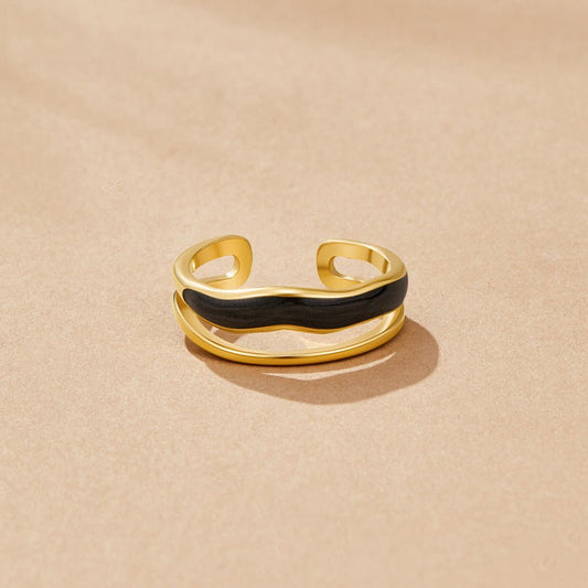 Gilded Onyx Wave Ring – FIORENE