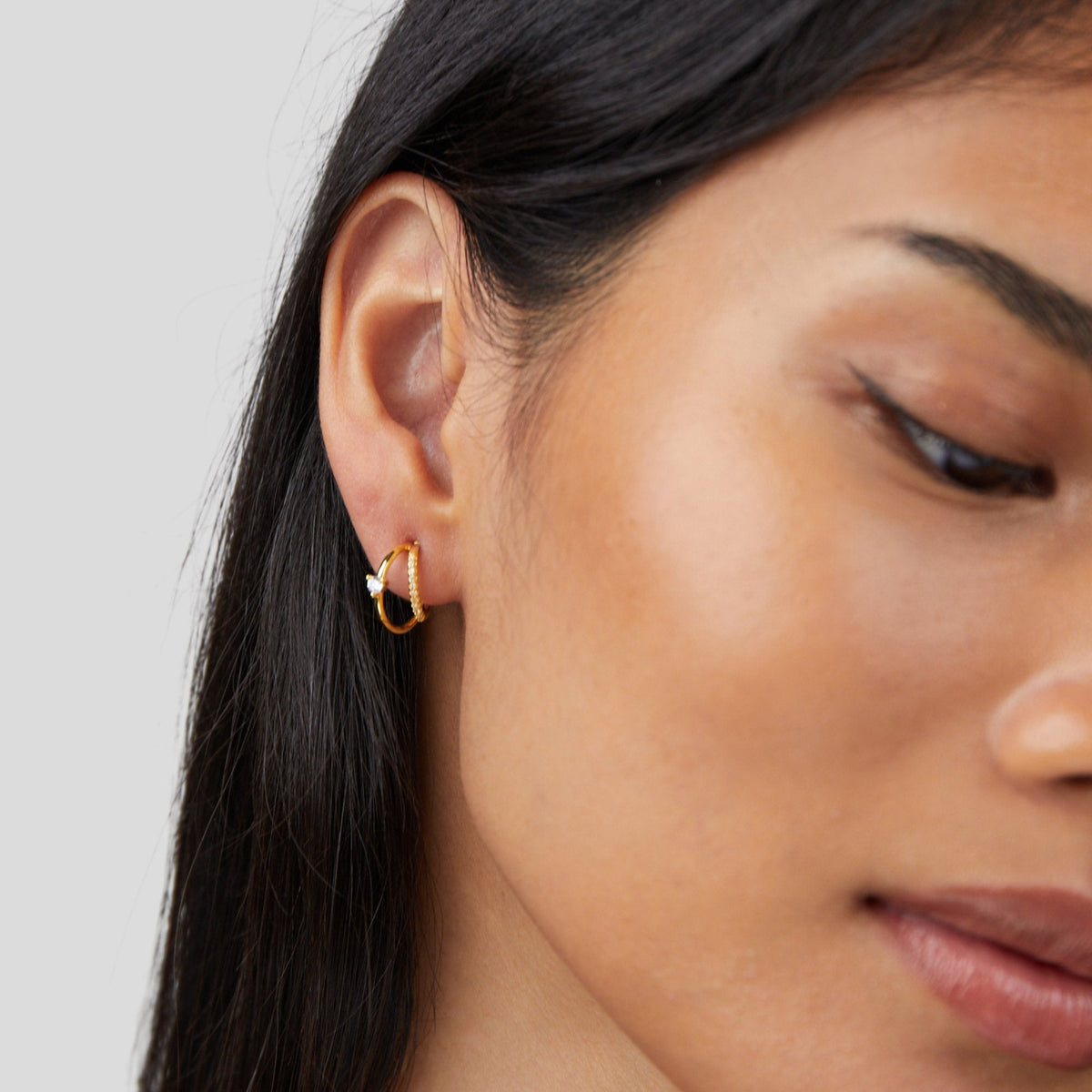 Dual-Arc Golden Solitaire Earrings – FIORENE