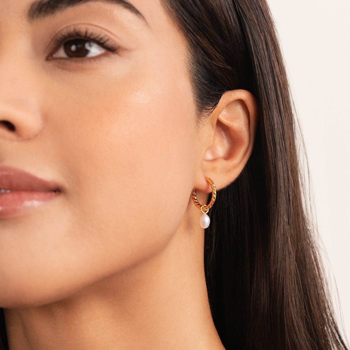 Radiant Twisted Pearl Hoops – FIORENE