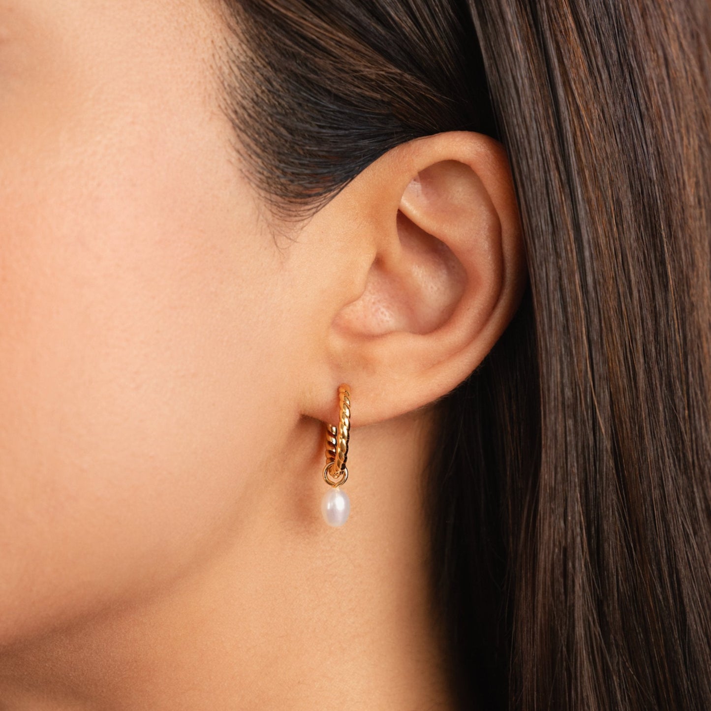 Radiant Twisted Pearl Hoops – FIORENE