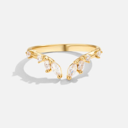 Gilded Wings Chevron Ring – FIORENE