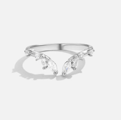 Arctic Wings Chevron Ring – FIORENE
