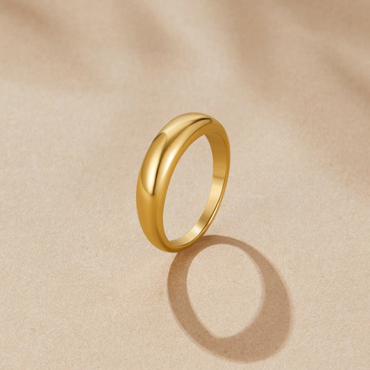 Sleek Mirror Gold Ring – FIORENE