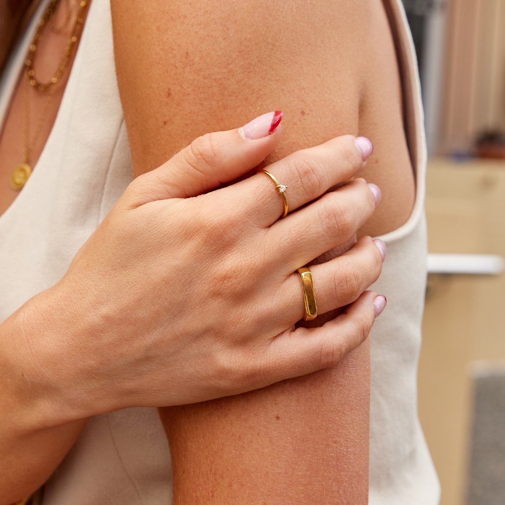 Rectangular Signet Ring – FIORENE