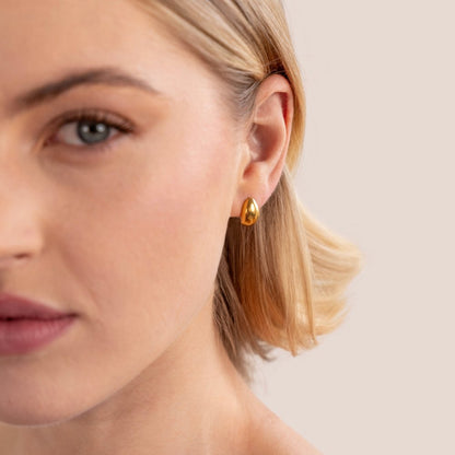 Golden Minimalist Teardrop Earrings – FIORENE