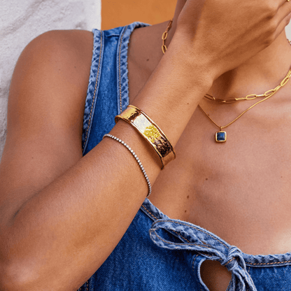 Stellar Polished Embossed Gold Bracelet – FIORENE
