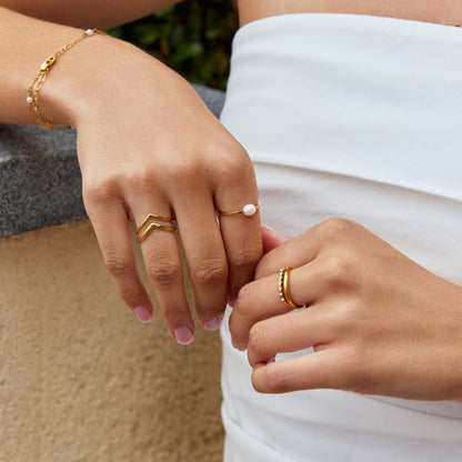 Golden Nacre Solitaire Ring – FIORENE