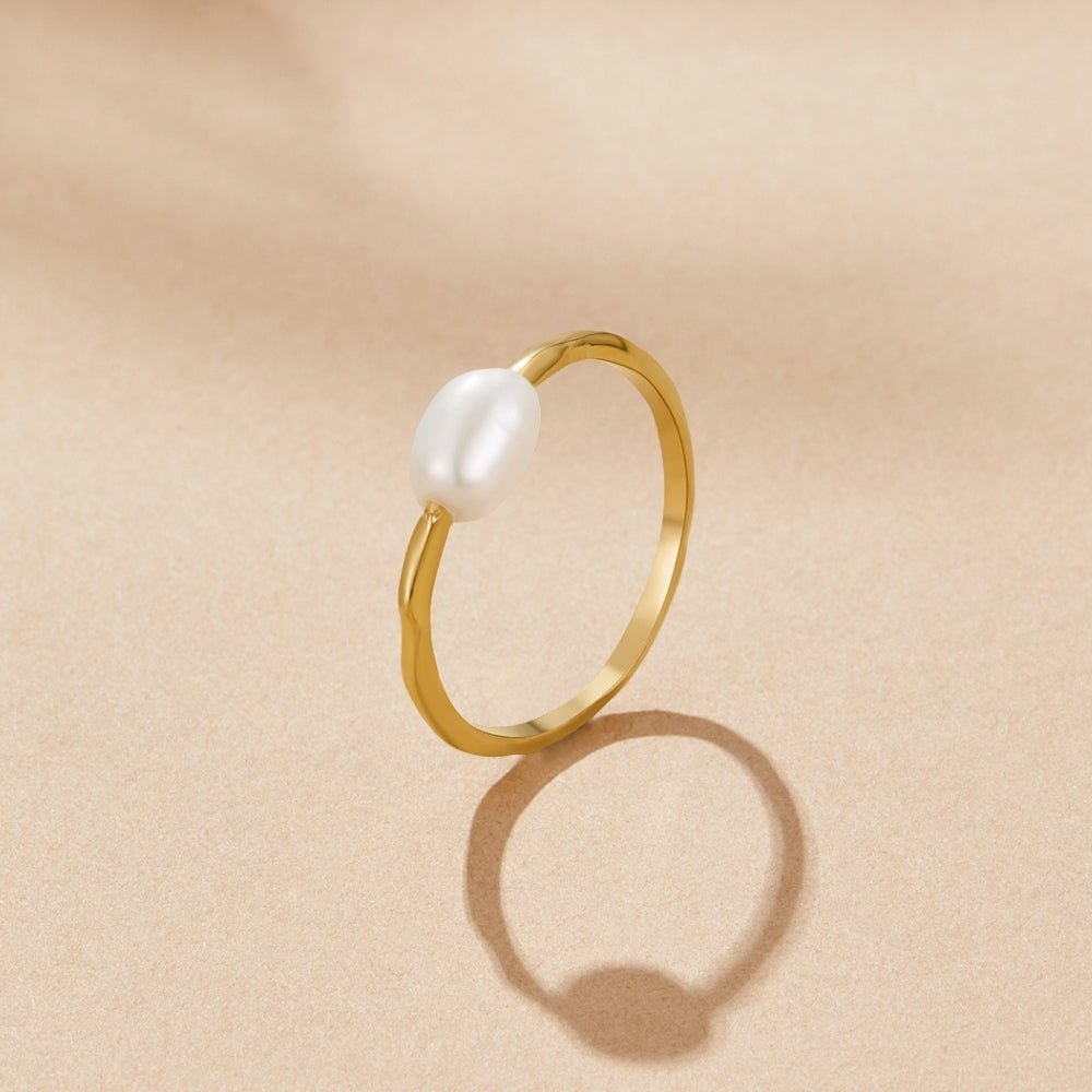 Golden Nacre Solitaire Ring – FIORENE