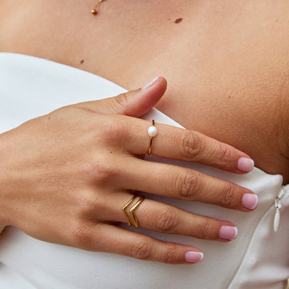 Golden Nacre Solitaire Ring – FIORENE