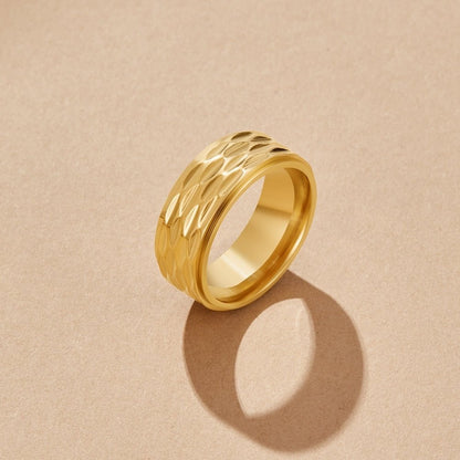 Golden Geometric Carved Ring – FIORENE