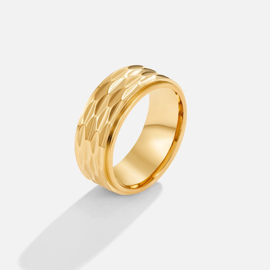Golden Geometric Carved Ring – FIORENE