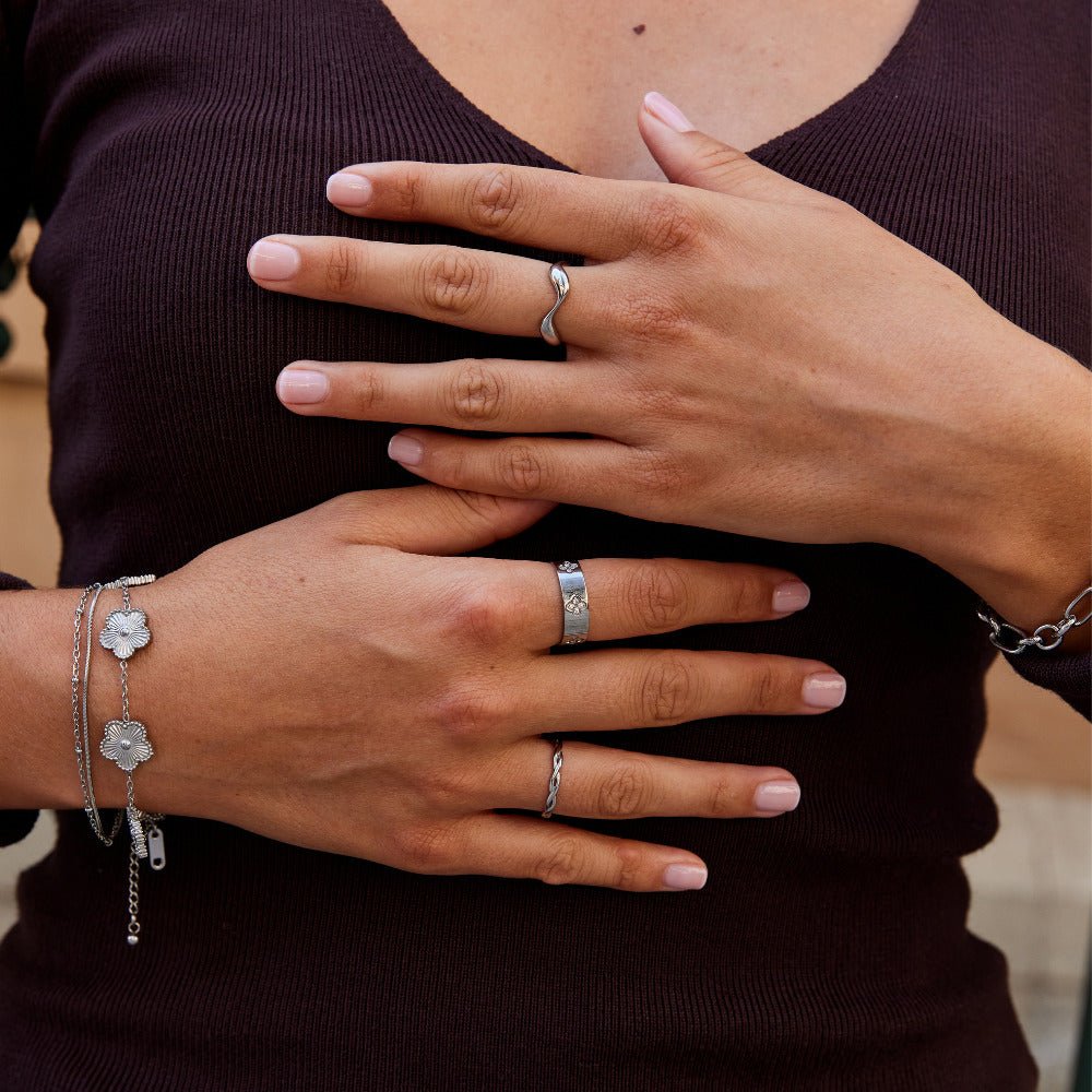 Silver Stellar Clover Ring – FIORENE