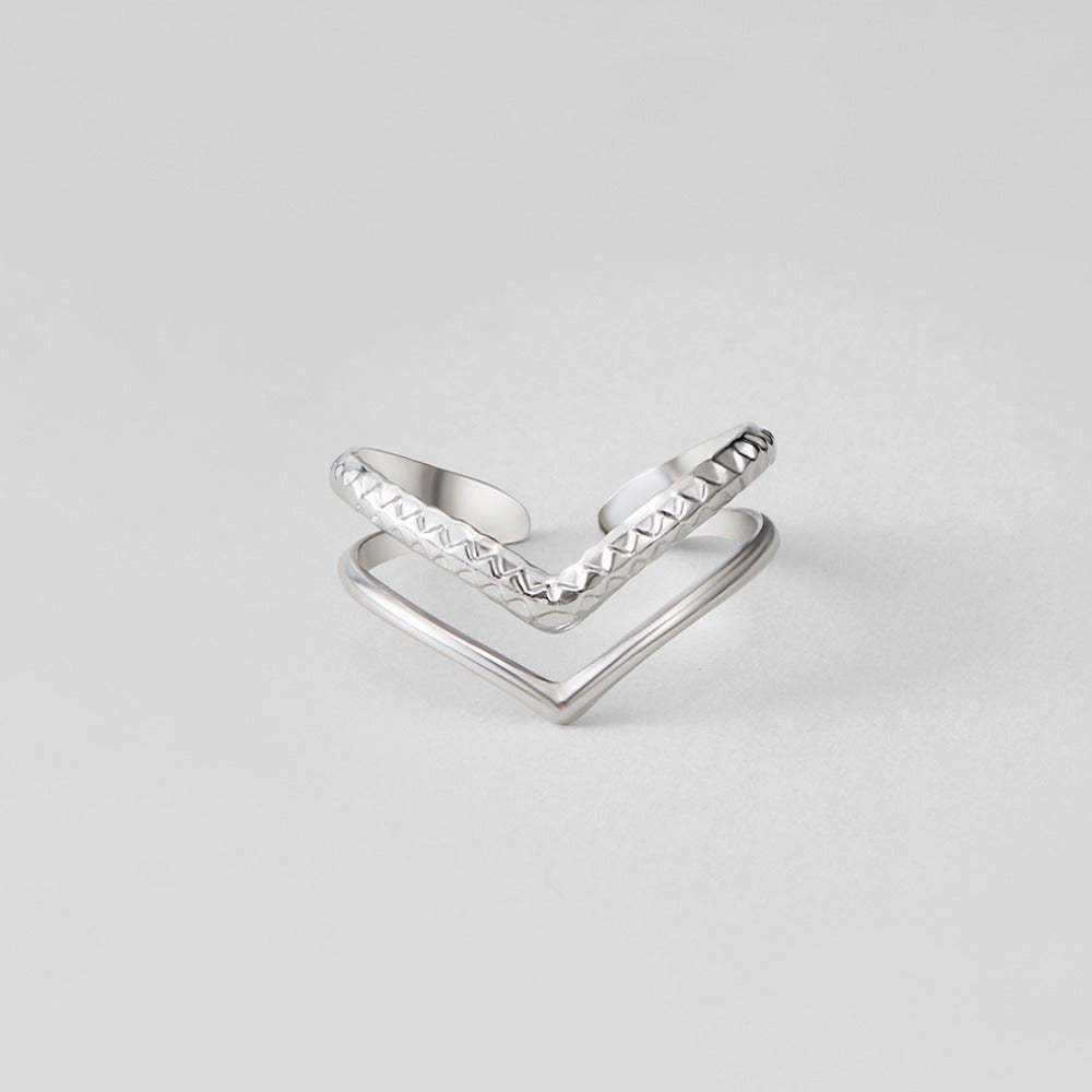 Silver Textured Chevron Ring – FIORENE