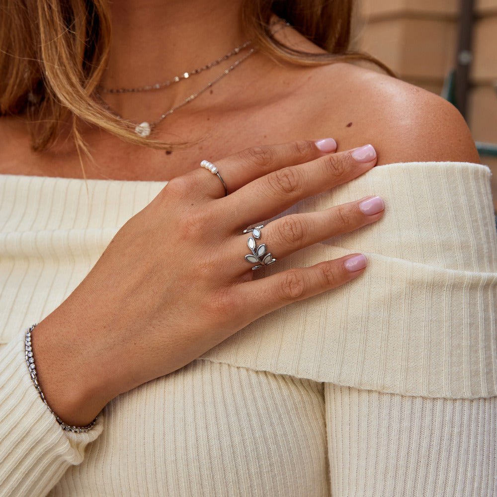 Silver Nacre Laurel Ring – FIORENE