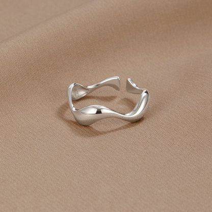 Silvered Liquid Wave Ring – FIORENE