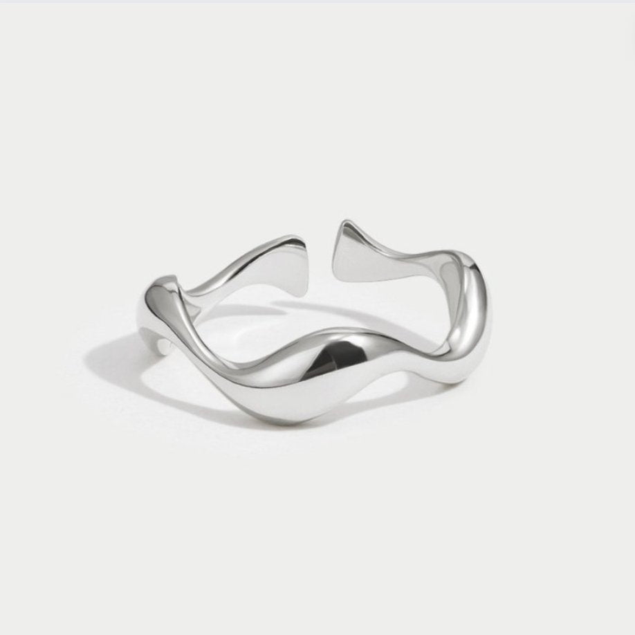 Silvered Liquid Wave Ring – FIORENE